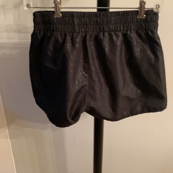 Zyia shorts Black size med pockets on each side - Picture 2 of 3